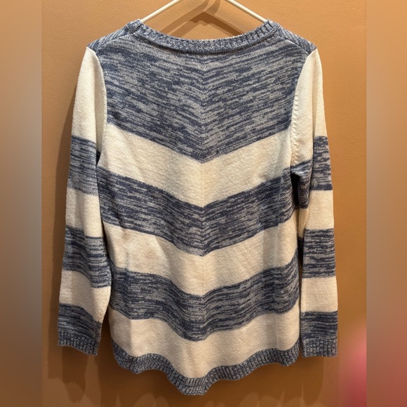 Apt. 9  blue and white long sleeve chevron striped pullover Sweater Size large - Picture 6 of 8